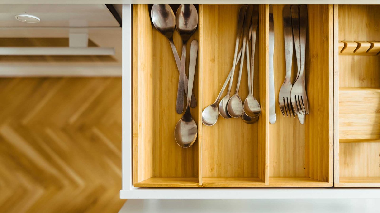 Tips to Organize Cabinets to Get a Better Kitchen
